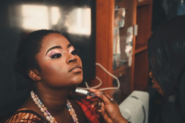 Découverte des Talons Bas Parfaits : Astuces pour Allier Confort et Style au Bureau!